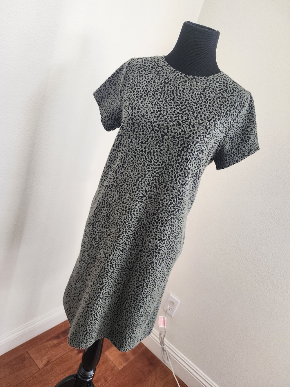 LOFT Short-Sleeve Midi Shift Dress in Gray and Black Leopard Print